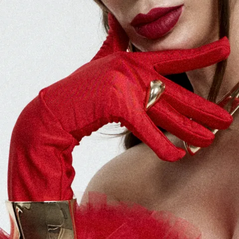 Portrait with a red glove from the Victoria VEXSO shoot